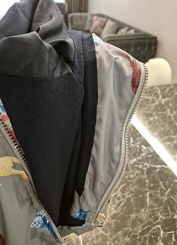 Hayvan baskılı gri yağmurluk - Görsel 3