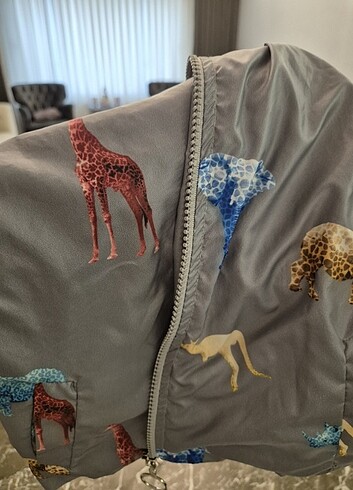 Hayvan baskılı gri yağmurluk - Görsel 4