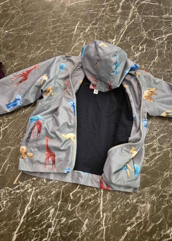 Hayvan baskılı gri yağmurluk - Görsel 2