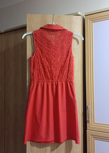 Düğmeli Kırmızı Arkası Dantelli Mini Elbise - Görsel 2