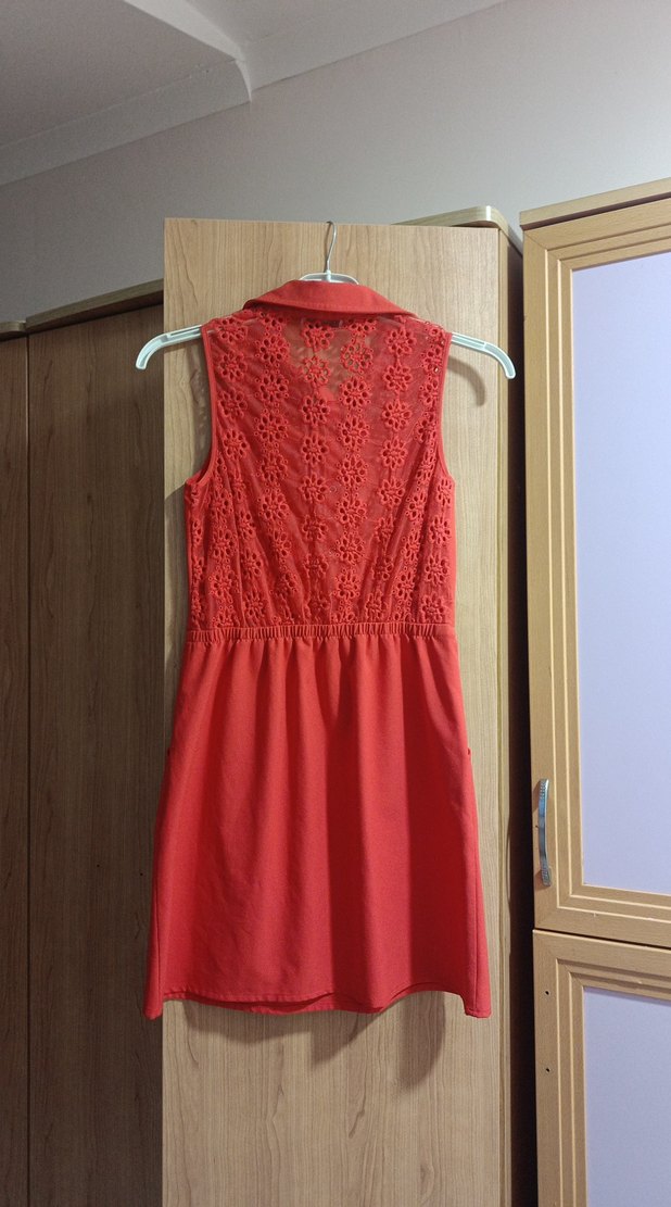 Düğmeli Kırmızı Arkası Dantelli Mini Elbise - Görsel 2