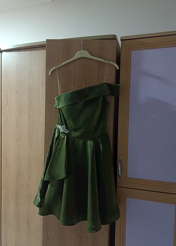 Mezuniyet elbisesi yeşil kısa taşlı - Görsel 2