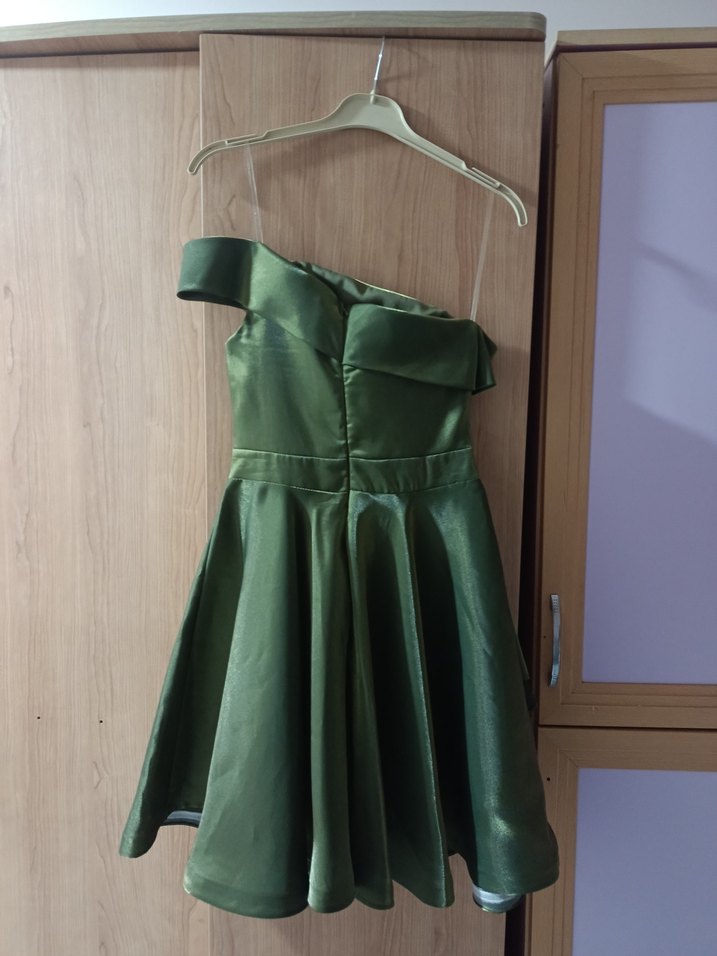 Mezuniyet elbisesi yeşil kısa taşlı - Görsel 3