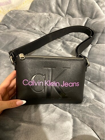 Calvin klein yandan çanta