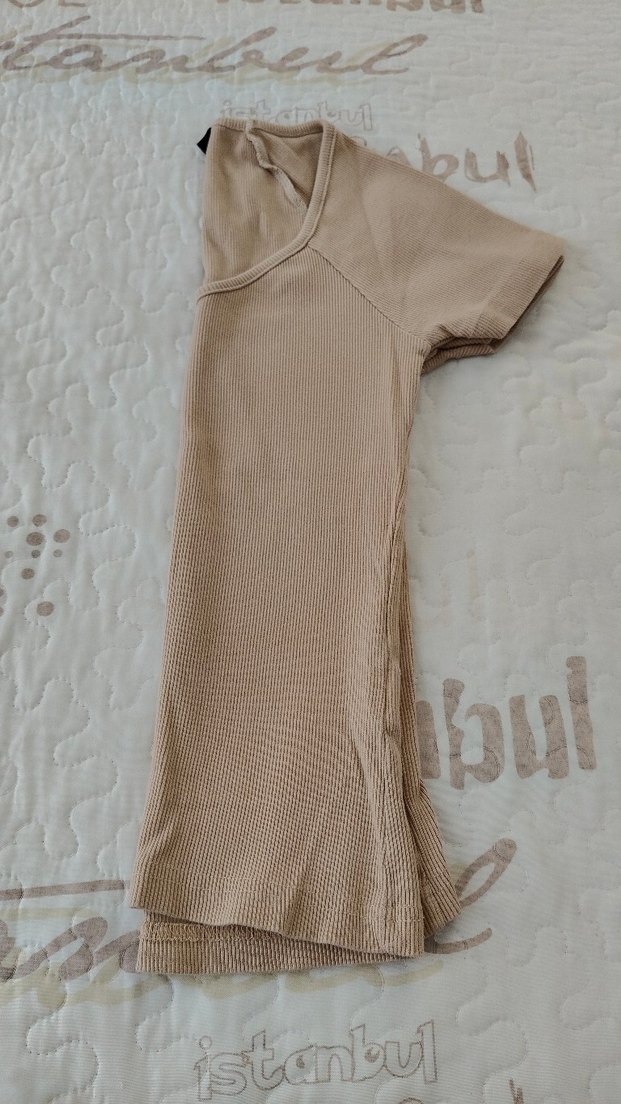 Bej V Yaka Kısa Kollu Kadın Tişört - Görsel 2