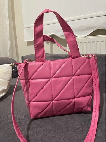 Pembe çanta