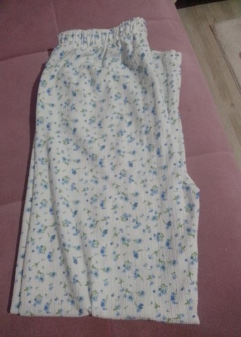 38 Beden Beyaz Çiçek Desenli Pijama