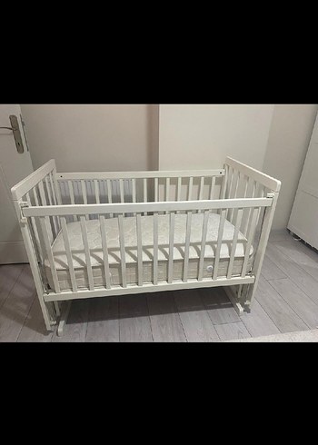 Beyaz Ahşap Bebek Beşiği