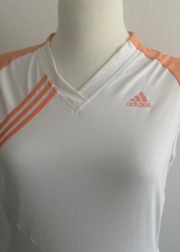 Kadın Beyaz V-Yaka Spor Tişört - Görsel 2