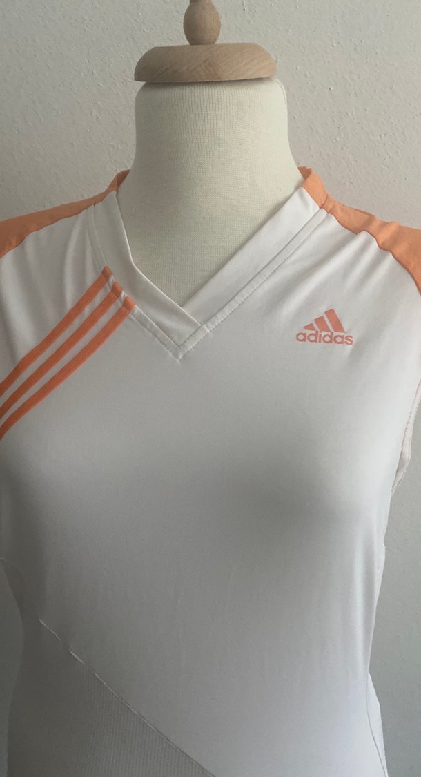 Kadın Beyaz V-Yaka Spor Tişört - Görsel 2