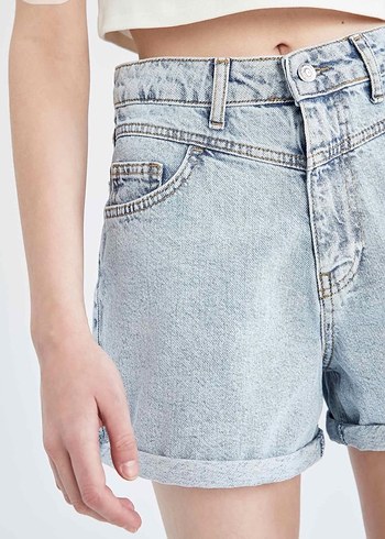 32 Beden Bol Kesim Mini Kot Şort