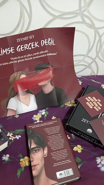  Beden Kimse gerçek değil ciltli kutulu