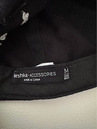  Beden Bershka Şapka