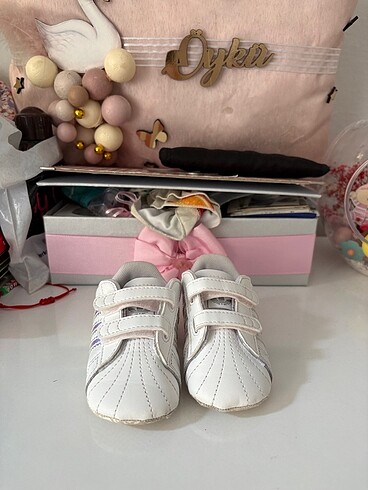 Adidas ilk adım ayakkabısı