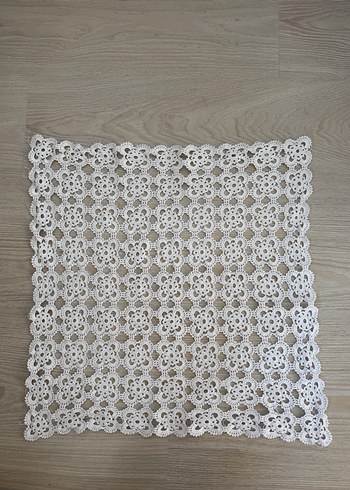 El Yapımı Beyaz Dantel Örtü