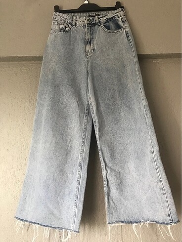 Ambar mom jean