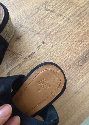 H&M Siyah Kadın Dolgu Topuklu Sandalet