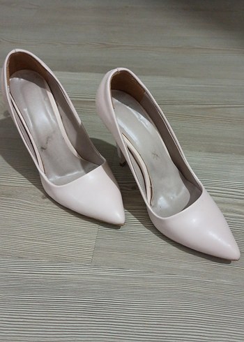 Bej Minimalist Stiletto Topuklu Kadın Ayakkabı