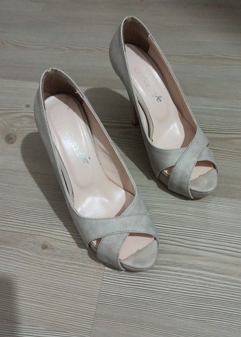 Bej Süet Stiletto Kadın Topuklu Ayakkabı