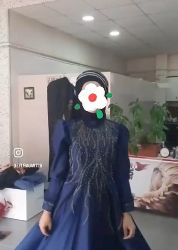 42 Beden Mavi Uzun Kollu İşlemeli Abiye Elbise