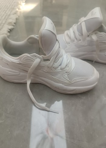 37 Beden Beyaz Bağcıklı unisex Spor Ayakkabı