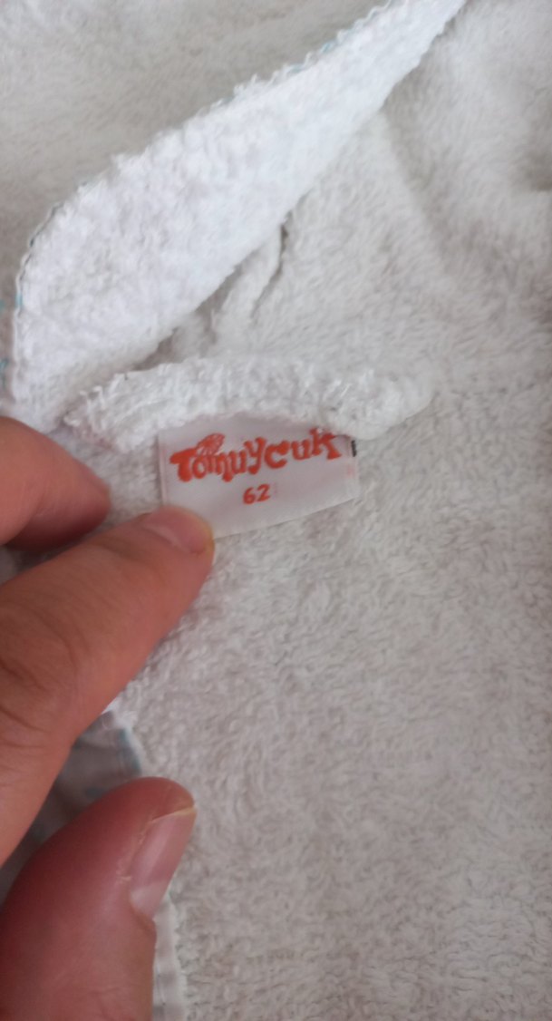 Kapüşonlu Erkek Çocuk Beyaz Nakışlı Bornoz - Görsel 3