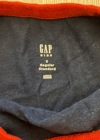 Gap Kırmızı Kollu GAP Berlin Baskılı Erkek Tişört