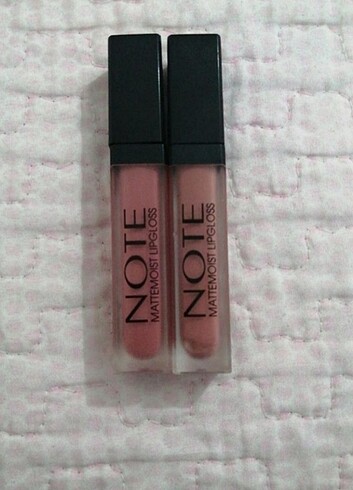 note lipgloss