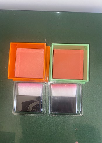 Diğer W7 Strawberry Street ve Peachy Beach Sabunları