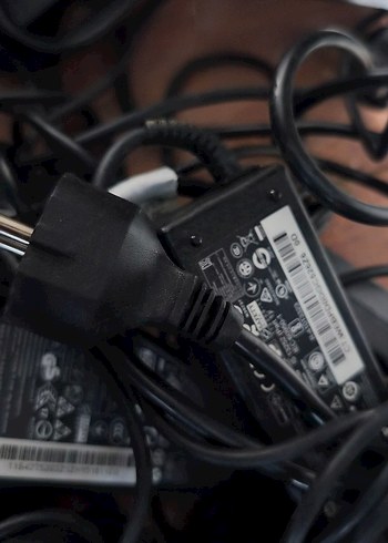 35 adet laptop şarj aleti - Görsel 4