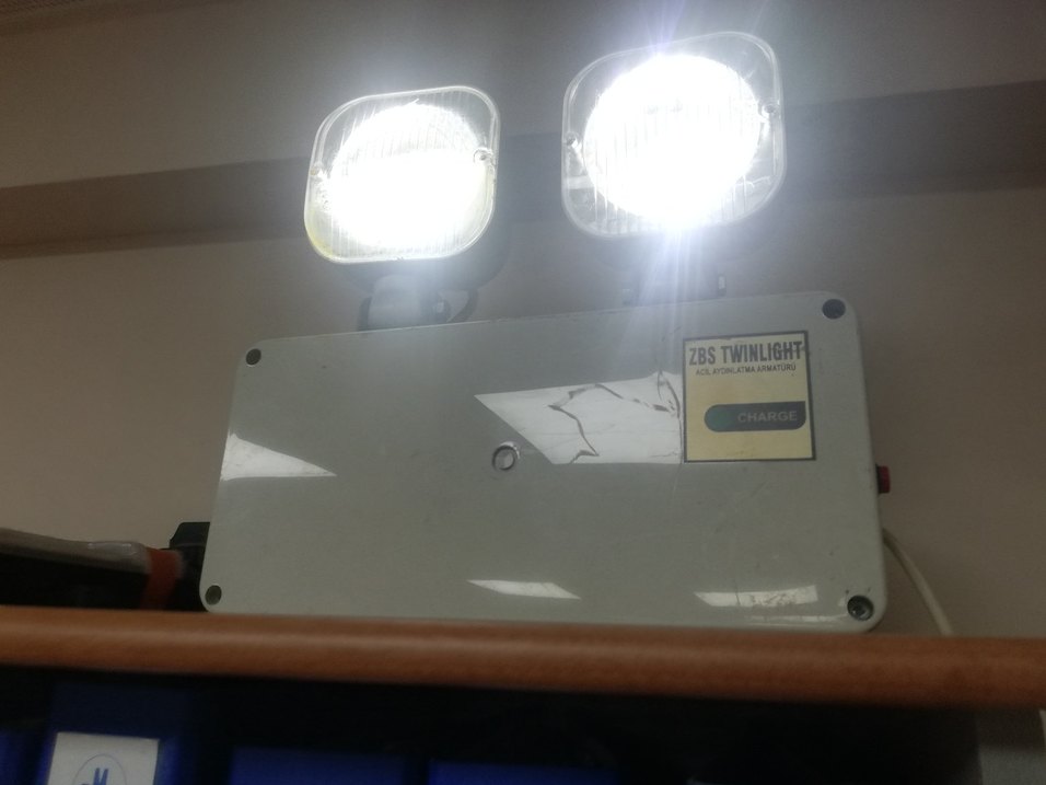 Çift Başlıklı Acil Durum Lambası - Görsel 3