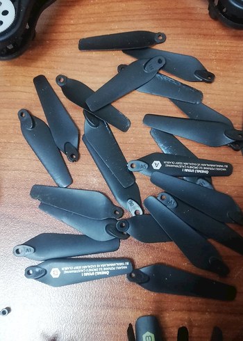 Kara Uzaktan Kumandalı Drone ve Aksesuar Seti - Görsel 8