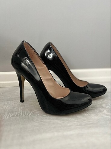 Stiletto topuklu ayakkabı