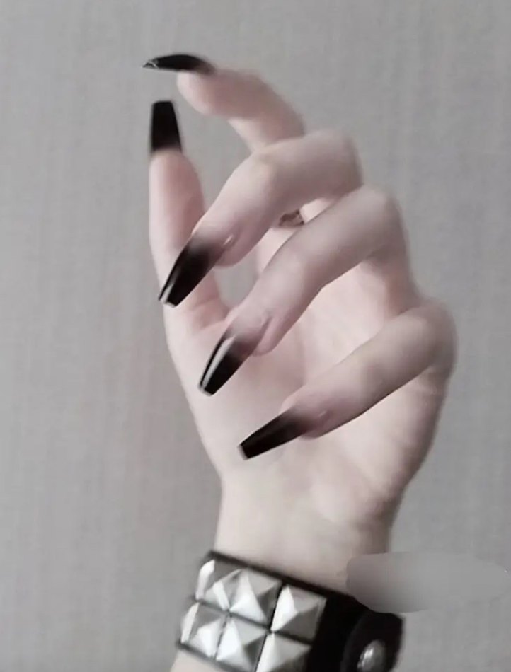 Siyah Ombre Tırnak Dekorasyonu - Görsel 3