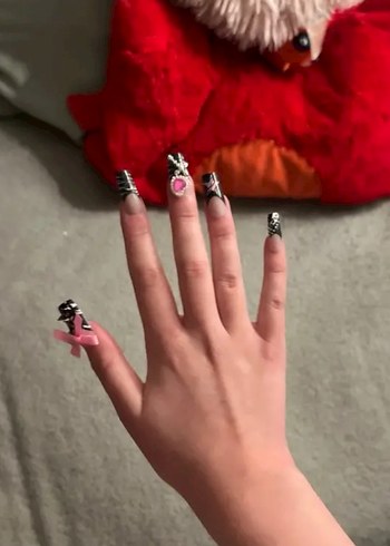 Koyu Pembe Fiyonklu Takma Tirnak - Görsel 3