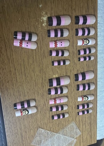 Pembe Siyah Çizgili Takma Tirnak - Görsel 4