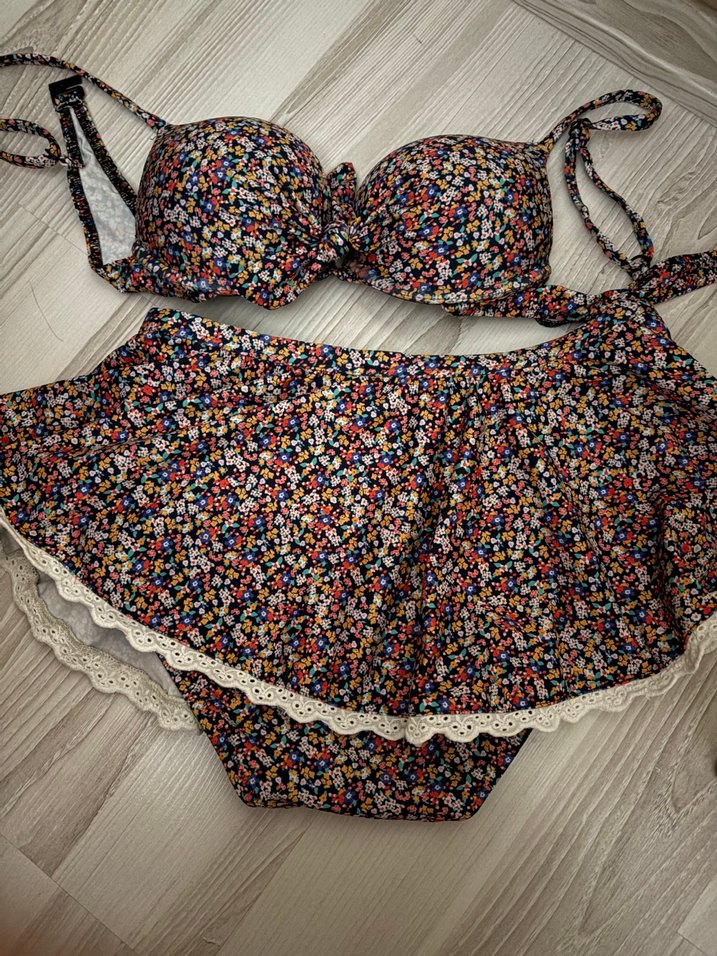 Çiçek desenli etekli bikini takımı - Görsel 2