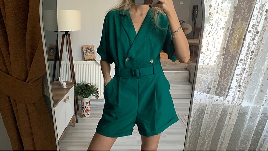 Trendyol & Milla Kemerli cepli kısa tulum