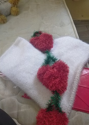 Renkli Nakışlı Beyaz Yastık - Görsel 2