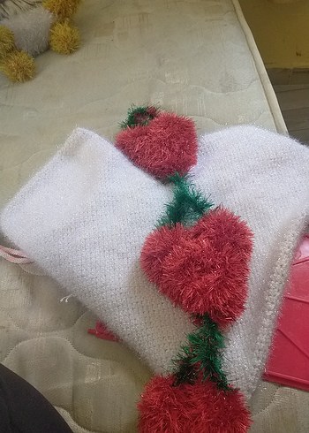 Renkli Nakışlı Beyaz Yastık - Görsel 3