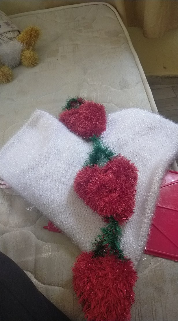 Renkli Nakışlı Beyaz Yastık - Görsel 2