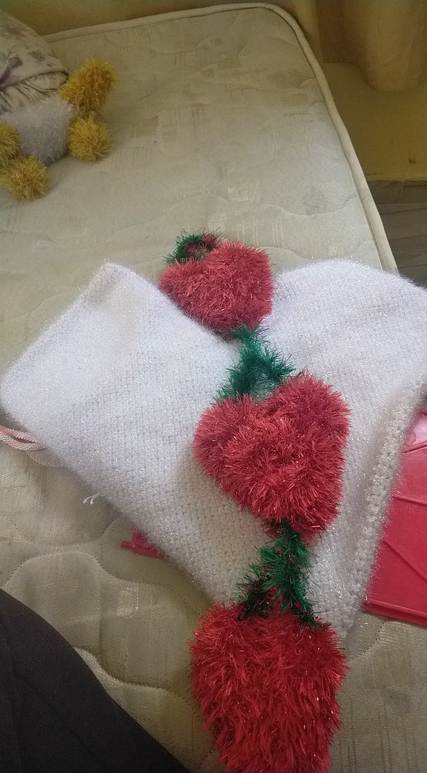 Renkli Nakışlı Beyaz Yastık - Görsel 3