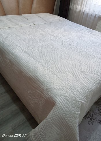 Nakışlı Beyaz Gri Yatak Örtüsü - Görsel 3