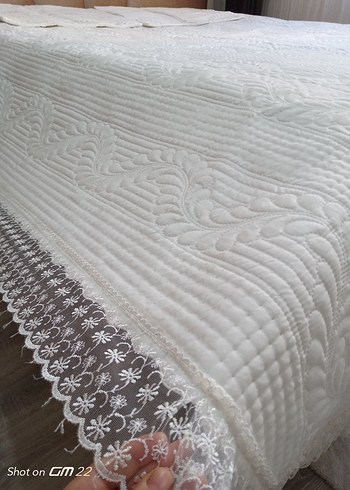 Nakışlı Beyaz Gri Yatak Örtüsü - Görsel 2