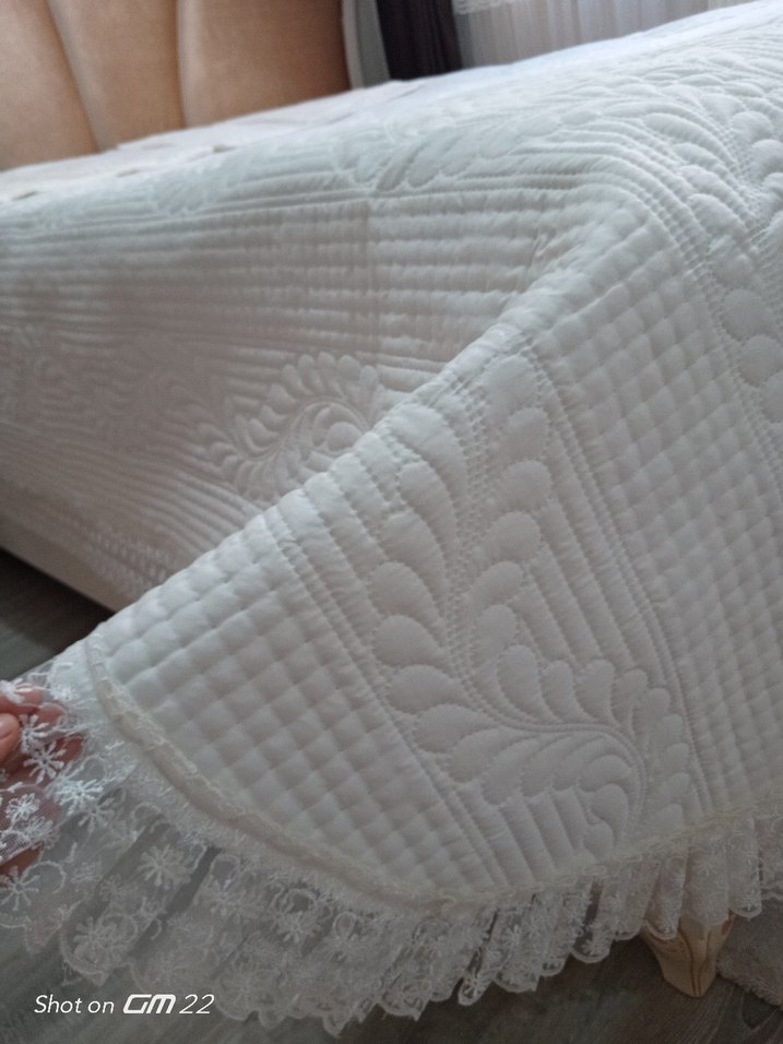 Nakışlı Beyaz Gri Yatak Örtüsü - Görsel 5