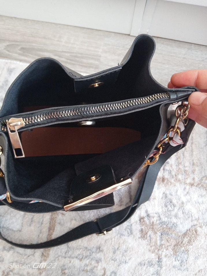 Diger Siyah Yılan Desenli Zincir Detaylı Deri Çanta - Görsel 4