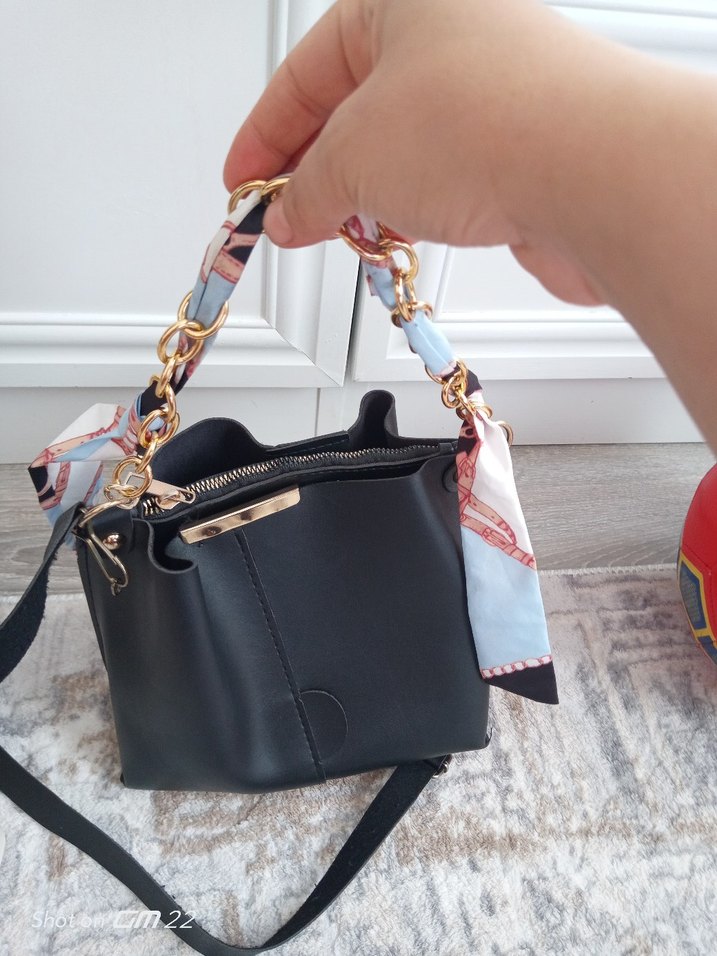 Diger Siyah Yılan Desenli Zincir Detaylı Deri Çanta - Görsel 2