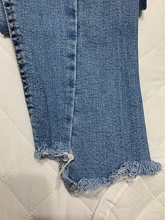 34 Beden mavi Renk Stradivarius paça detaylı skinny jean