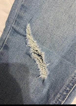 36 Beden mavi Renk Pull and bear yırtık detaylı jean