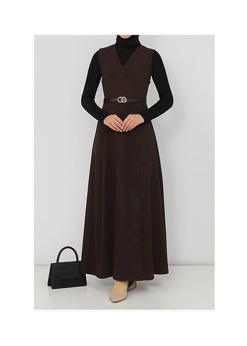 Kahverengi Kemerli önü çift düğmeli elbise